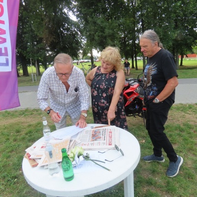 Akcja zbierania podpiosów oś. Borki - nad zalewem